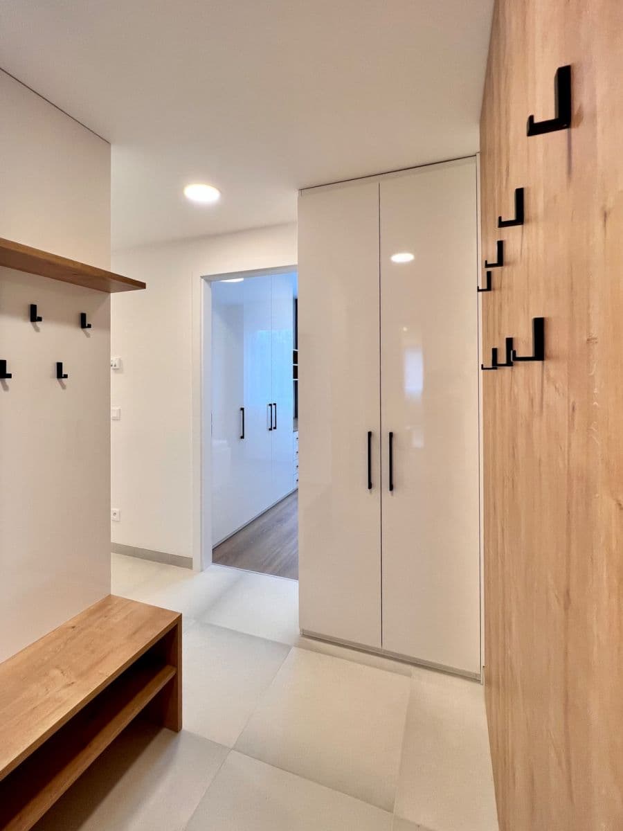 Prenájom bytu 3-izbový 65 m², U Plynárny, Praha, Praha Prenájom bytu 3-izbový 65 m², U Plynárny, Praha, Praha