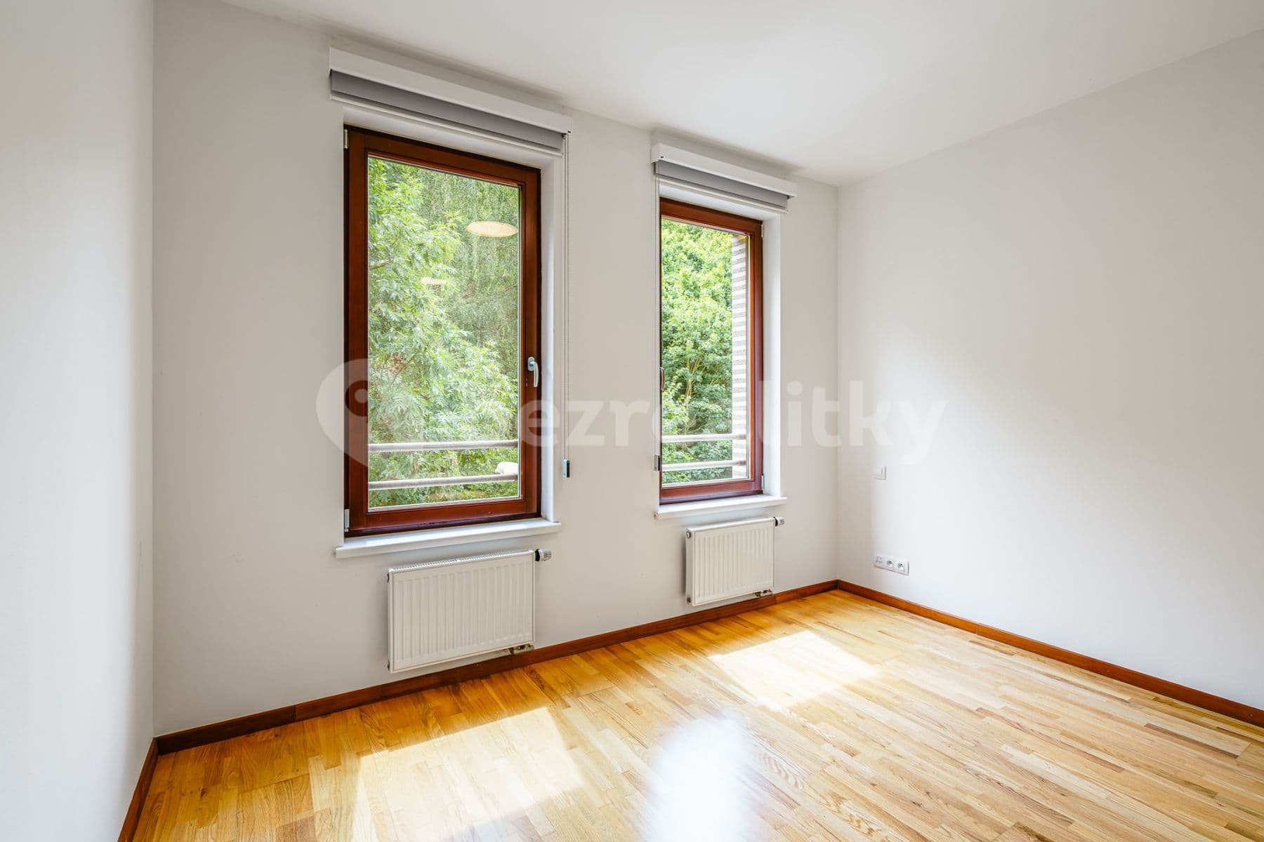 Prenájom bytu 3-izbový 94 m², Lovčenská, Praha, Praha