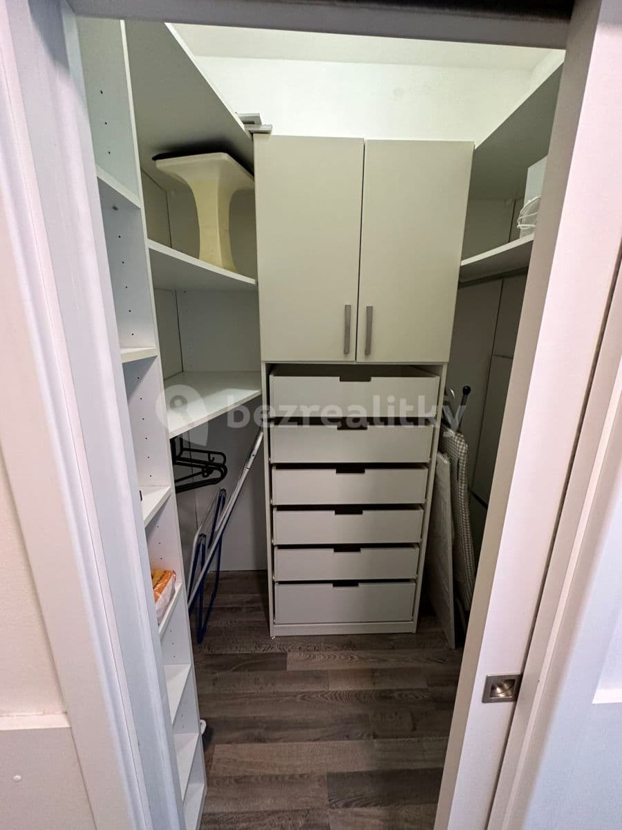 Prenájom bytu 2-izbový 46 m², Ruská, Praha, Praha Prenájom bytu 2-izbový 46 m², Ruská, Praha, Praha