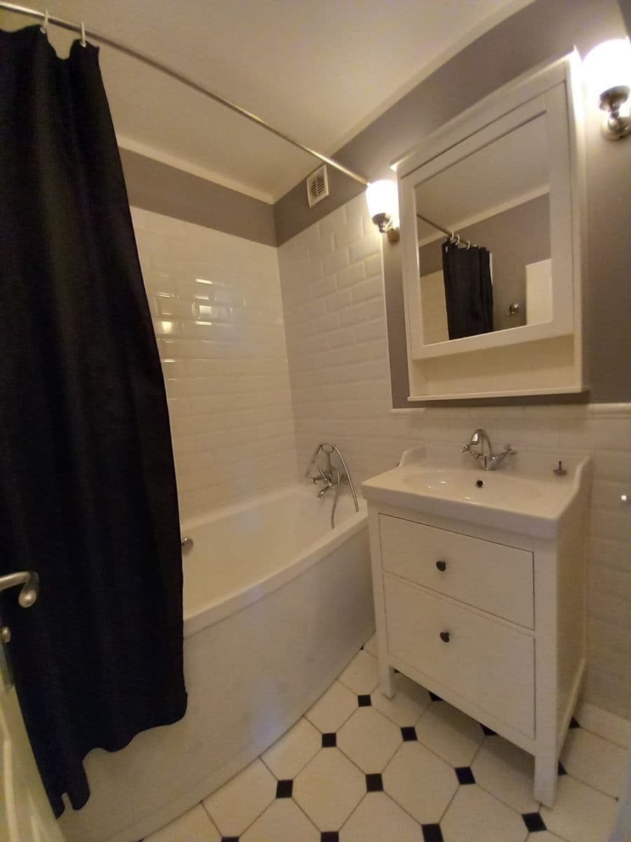 Prenájom bytu 3-izbový 77 m², Šiškova, Praha, Praha Prenájom bytu 3-izbový 77 m², Šiškova, Praha, Praha