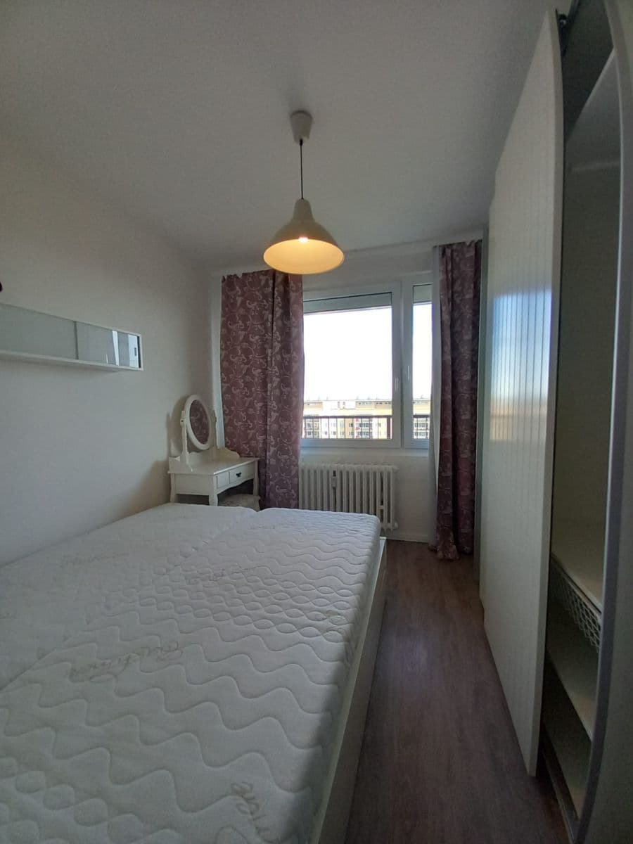 Prenájom bytu 3-izbový 77 m², Šiškova, Praha, Praha Prenájom bytu 3-izbový 77 m², Šiškova, Praha, Praha