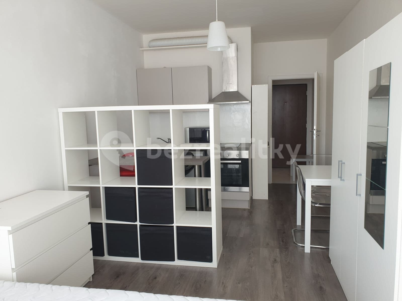 Prenájom bytu 1-izbový 27 m², Zakšínská, Praha, Praha Prenájom bytu 1-izbový 27 m², Zakšínská, Praha, Praha