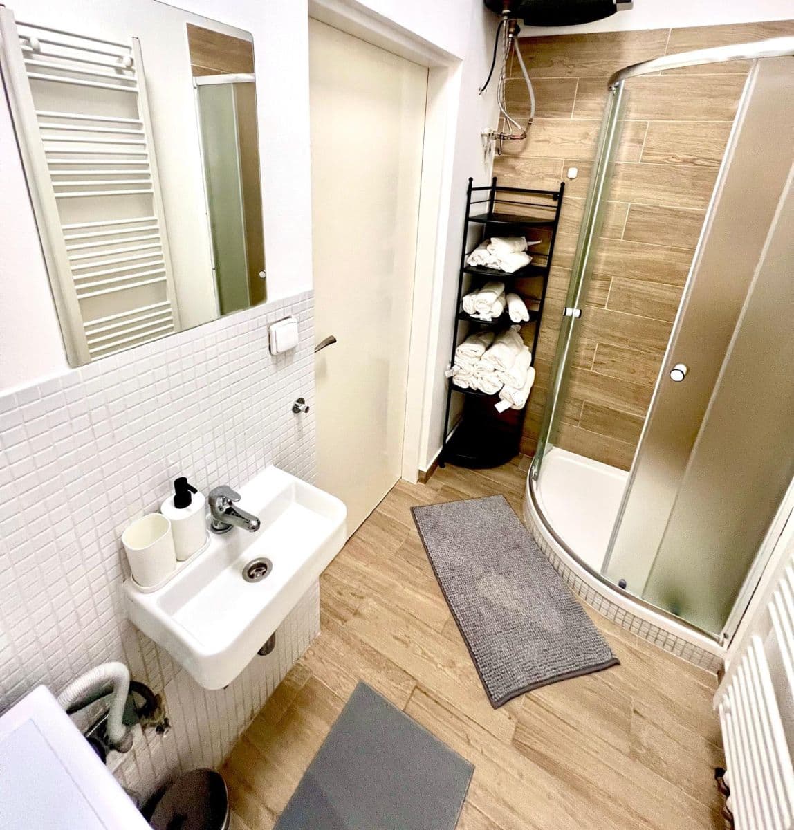 Prenájom bytu 2-izbový 49 m², Holečkova, Praha, Praha Prenájom bytu 2-izbový 49 m², Holečkova, Praha, Praha