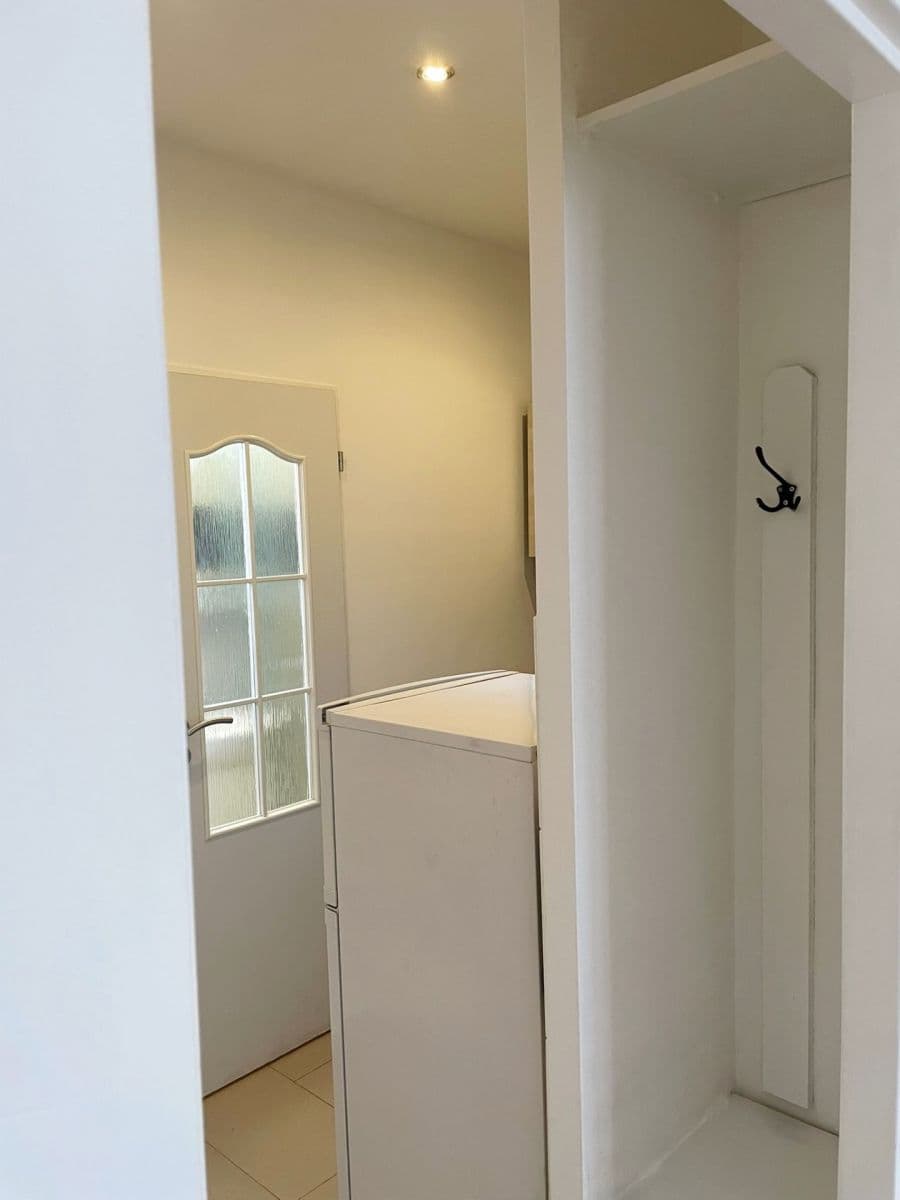 Prenájom bytu 1-izbový 30 m², Prostřední, Praha, Praha Prenájom bytu 1-izbový 30 m², Prostřední, Praha, Praha