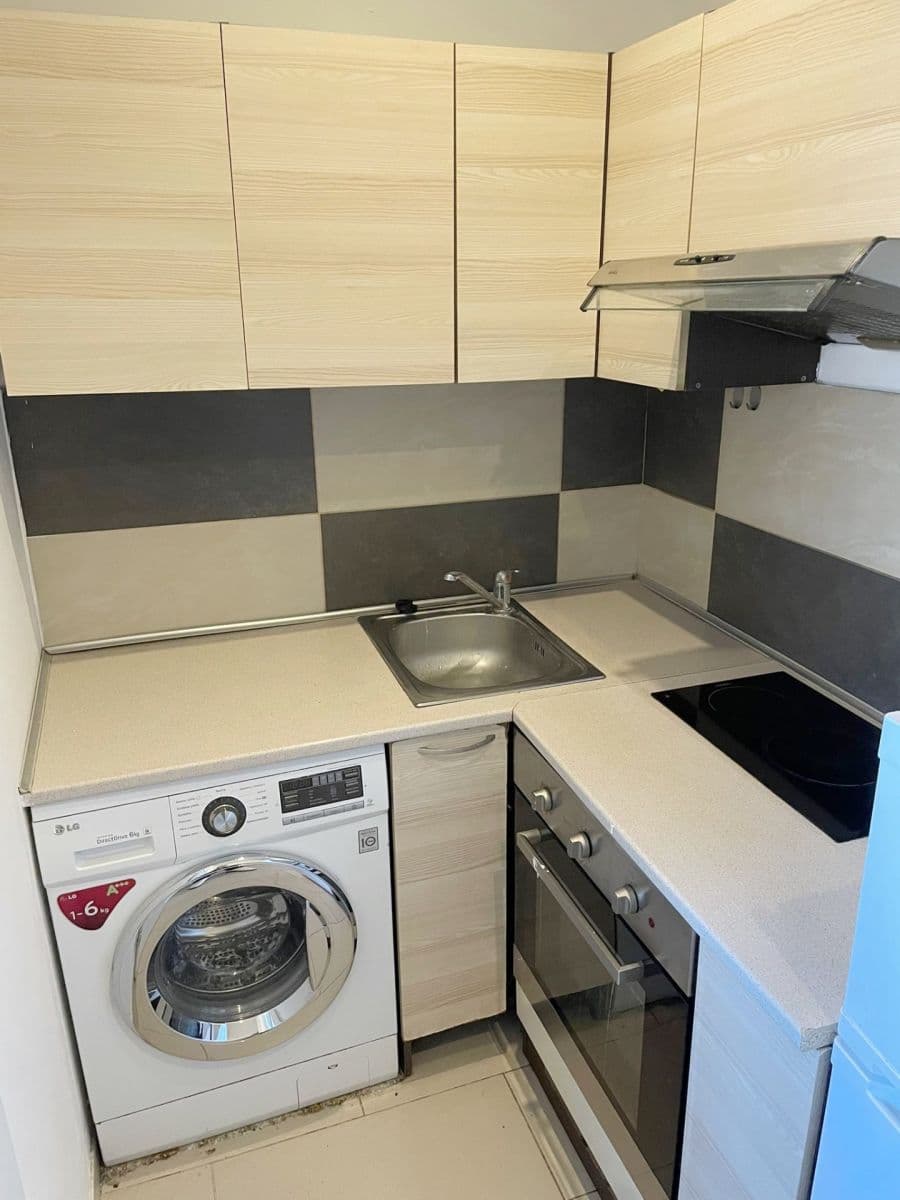 Prenájom bytu 1-izbový 30 m², Prostřední, Praha, Praha Prenájom bytu 1-izbový 30 m², Prostřední, Praha, Praha