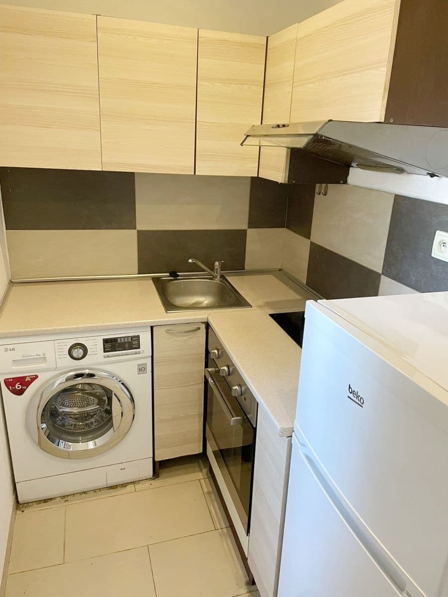 Prenájom bytu 1-izbový 30 m², Prostřední, Praha, Praha Prenájom bytu 1-izbový 30 m², Prostřední, Praha, Praha