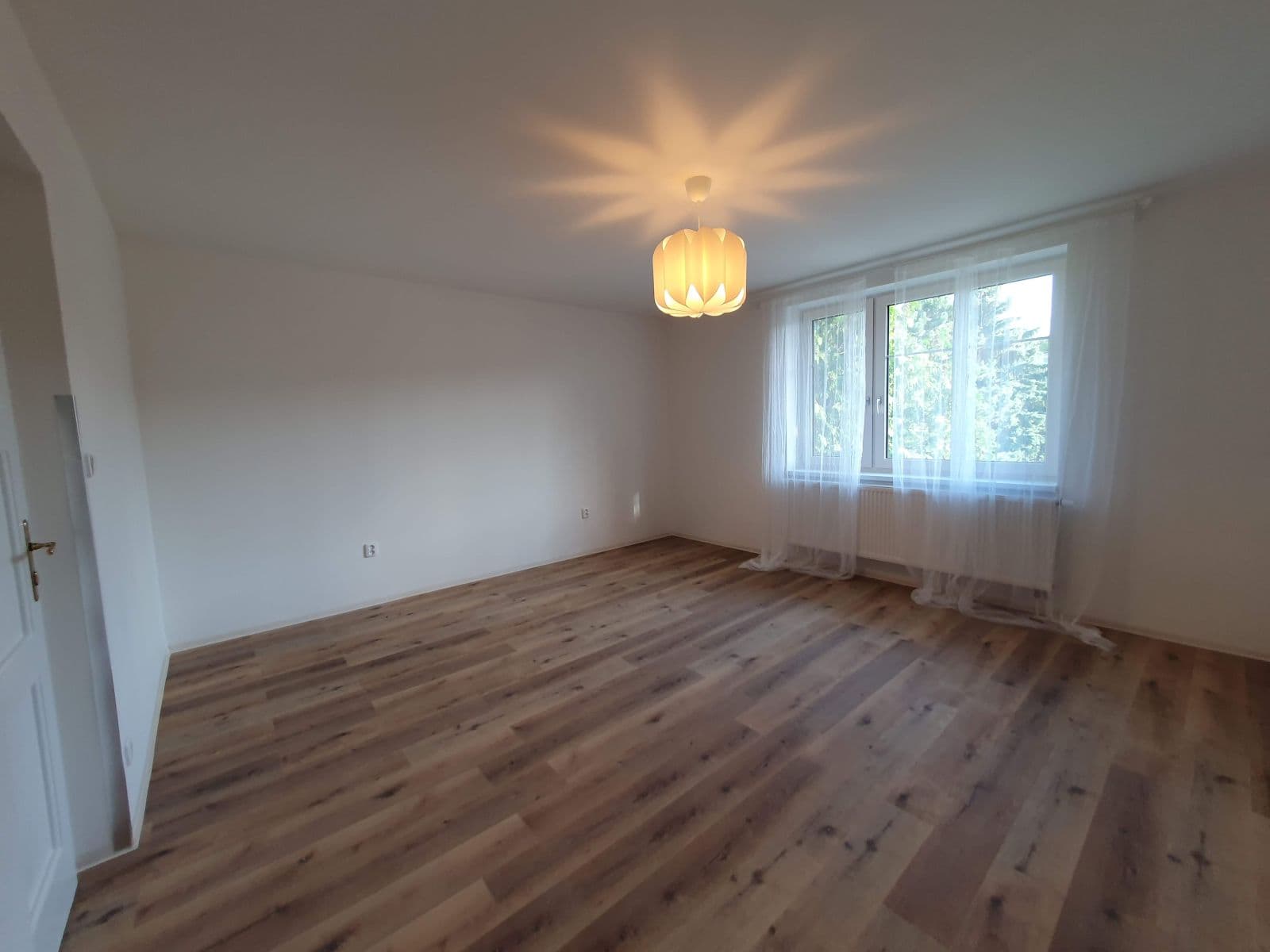 Prenájom bytu 4-izbový 160 m², Vochovská, Plzeň, Plzeňský kraj Prenájom bytu 4-izbový 160 m², Vochovská, Plzeň, Plzeňský kraj