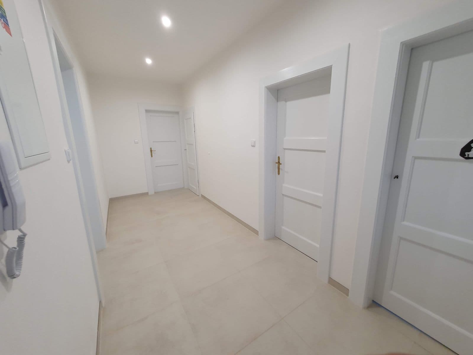 Prenájom bytu 4-izbový 160 m², Vochovská, Plzeň, Plzeňský kraj Prenájom bytu 4-izbový 160 m², Vochovská, Plzeň, Plzeňský kraj
