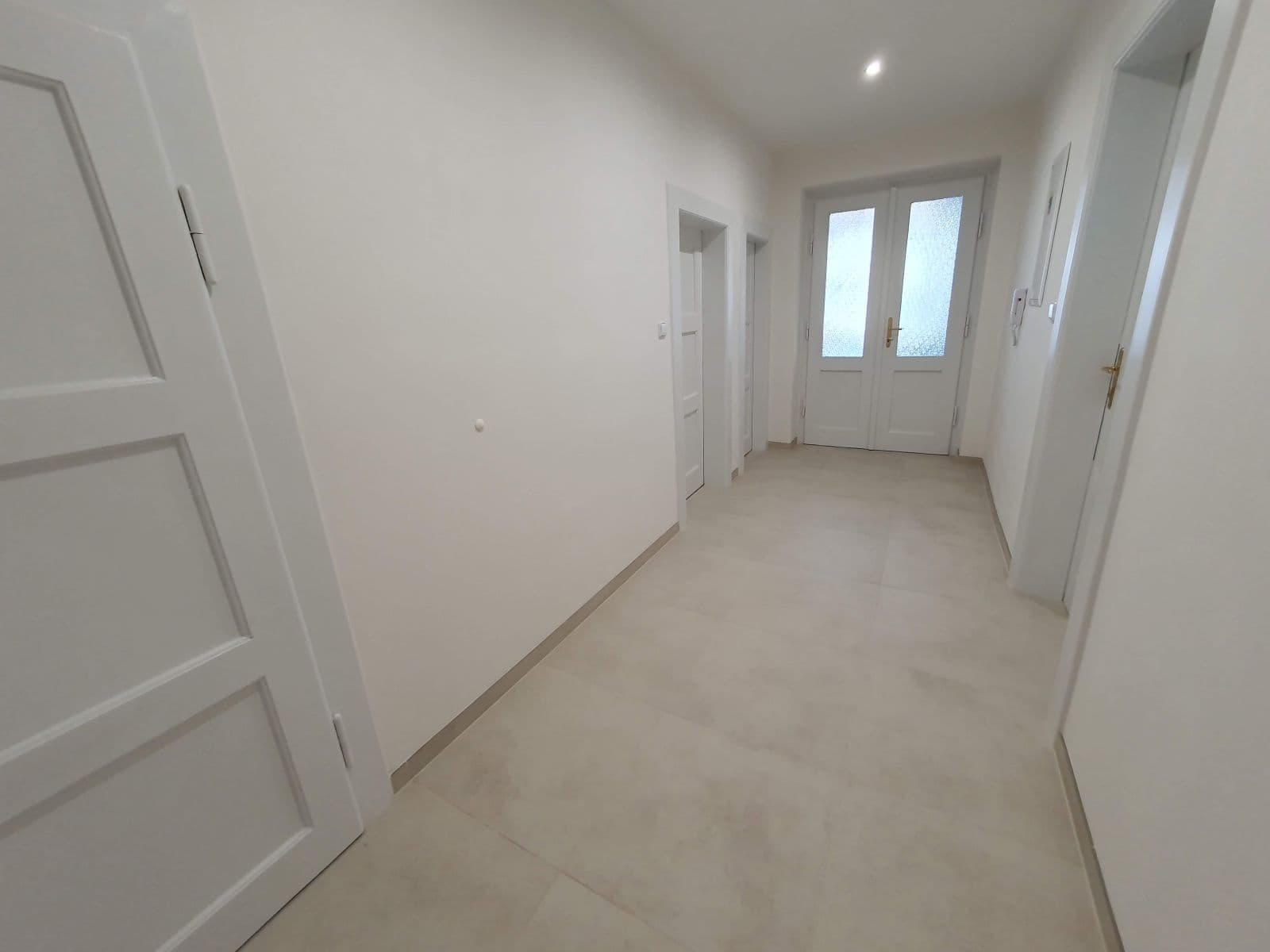 Prenájom bytu 4-izbový 160 m², Vochovská, Plzeň, Plzeňský kraj Prenájom bytu 4-izbový 160 m², Vochovská, Plzeň, Plzeňský kraj