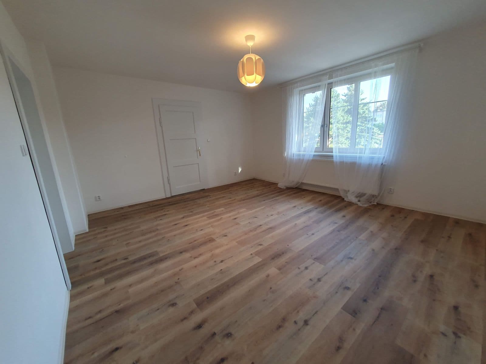 Prenájom bytu 4-izbový 160 m², Vochovská, Plzeň, Plzeňský kraj Prenájom bytu 4-izbový 160 m², Vochovská, Plzeň, Plzeňský kraj
