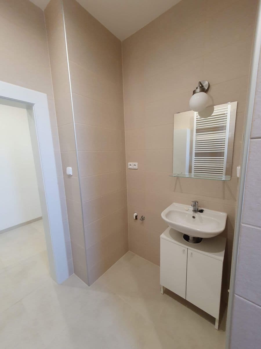 Prenájom bytu 4-izbový 93 m², Vochovská, Plzeň, Plzeňský kraj Prenájom bytu 4-izbový 93 m², Vochovská, Plzeň, Plzeňský kraj