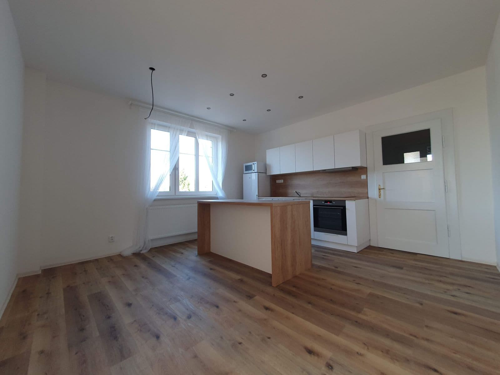 Prenájom bytu 4-izbový 93 m², Vochovská, Plzeň, Plzeňský kraj Prenájom bytu 4-izbový 93 m², Vochovská, Plzeň, Plzeňský kraj