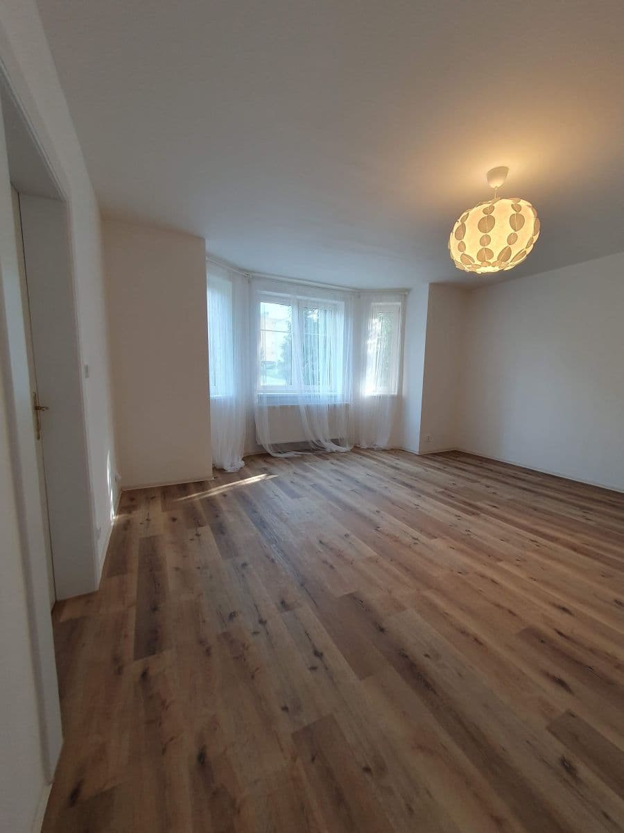 Prenájom bytu 4-izbový 93 m², Vochovská, Plzeň, Plzeňský kraj Prenájom bytu 4-izbový 93 m², Vochovská, Plzeň, Plzeňský kraj