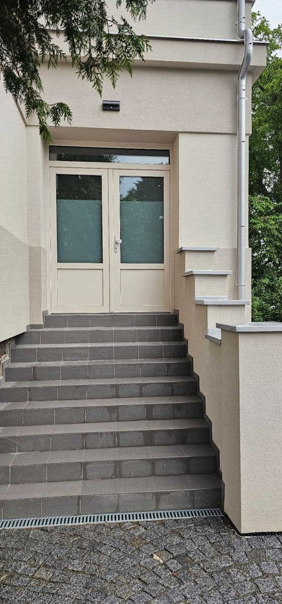 Prenájom bytu 4-izbový 93 m², Vochovská, Plzeň, Plzeňský kraj Prenájom bytu 4-izbový 93 m², Vochovská, Plzeň, Plzeňský kraj