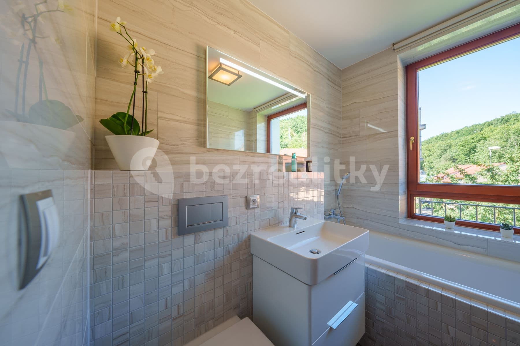 Prenájom bytu 3-izbový 80 m², Podvinný mlýn, Praha, Praha Prenájom bytu 3-izbový 80 m², Podvinný mlýn, Praha, Praha