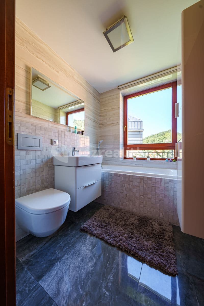 Prenájom bytu 3-izbový 80 m², Podvinný mlýn, Praha, Praha Prenájom bytu 3-izbový 80 m², Podvinný mlýn, Praha, Praha