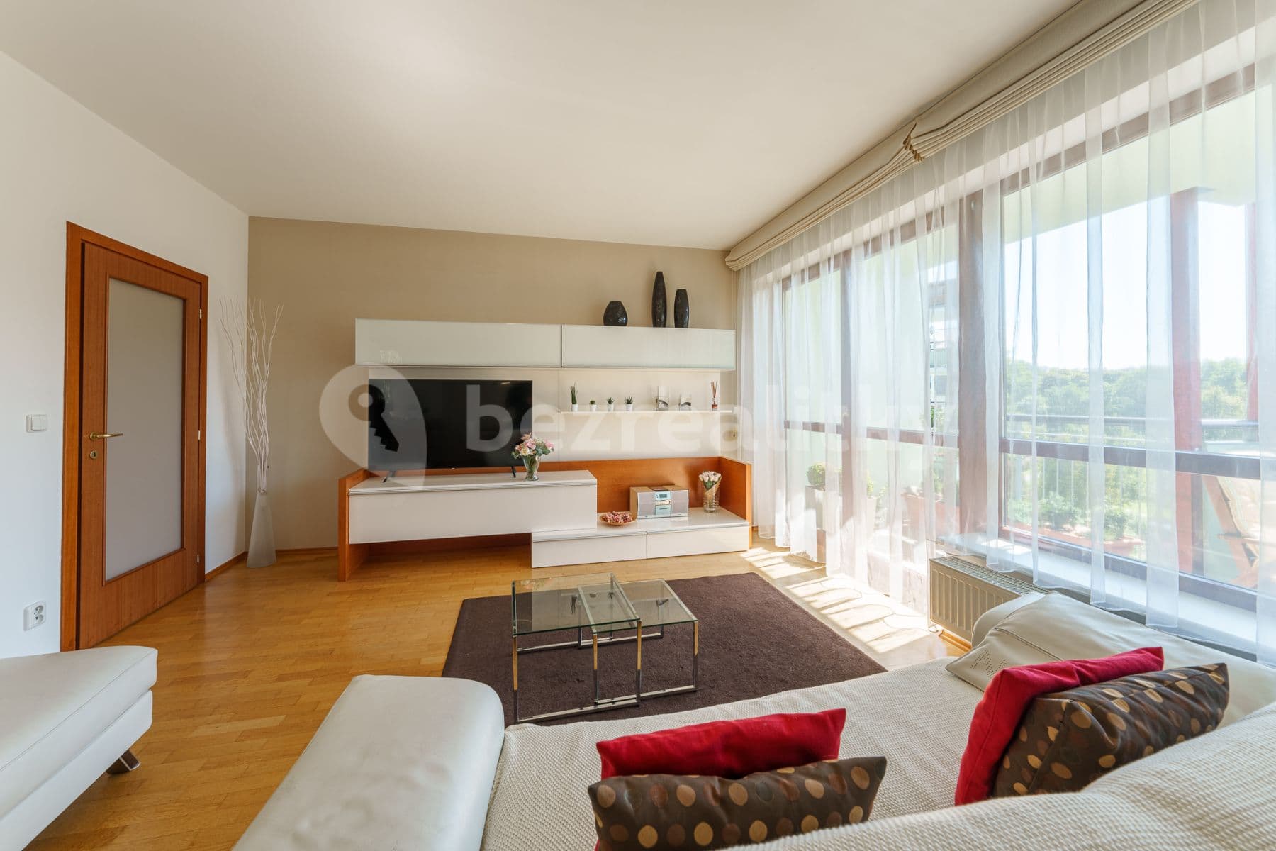Prenájom bytu 3-izbový 80 m², Podvinný mlýn, Praha, Praha Prenájom bytu 3-izbový 80 m², Podvinný mlýn, Praha, Praha