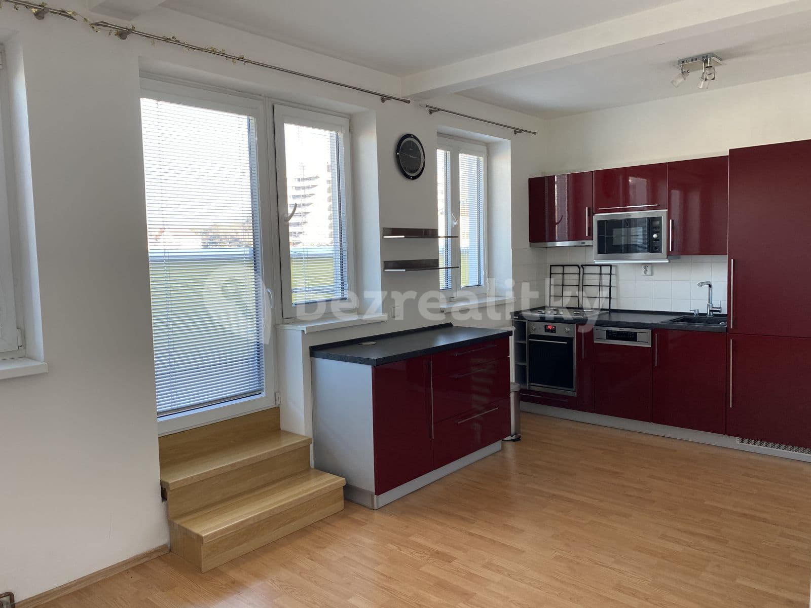 Prenájom bytu 1-izbový 55 m², Nad Kajetánkou, Praha, Praha Prenájom bytu 1-izbový 55 m², Nad Kajetánkou, Praha, Praha