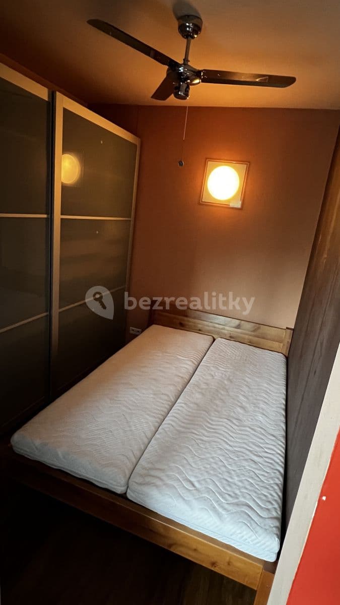 Prenájom bytu 1-izbový 38 m², Lužná, Petržalka, Bratislavský kraj Prenájom bytu 1-izbový 38 m², Lužná, Petržalka, Bratislavský kraj