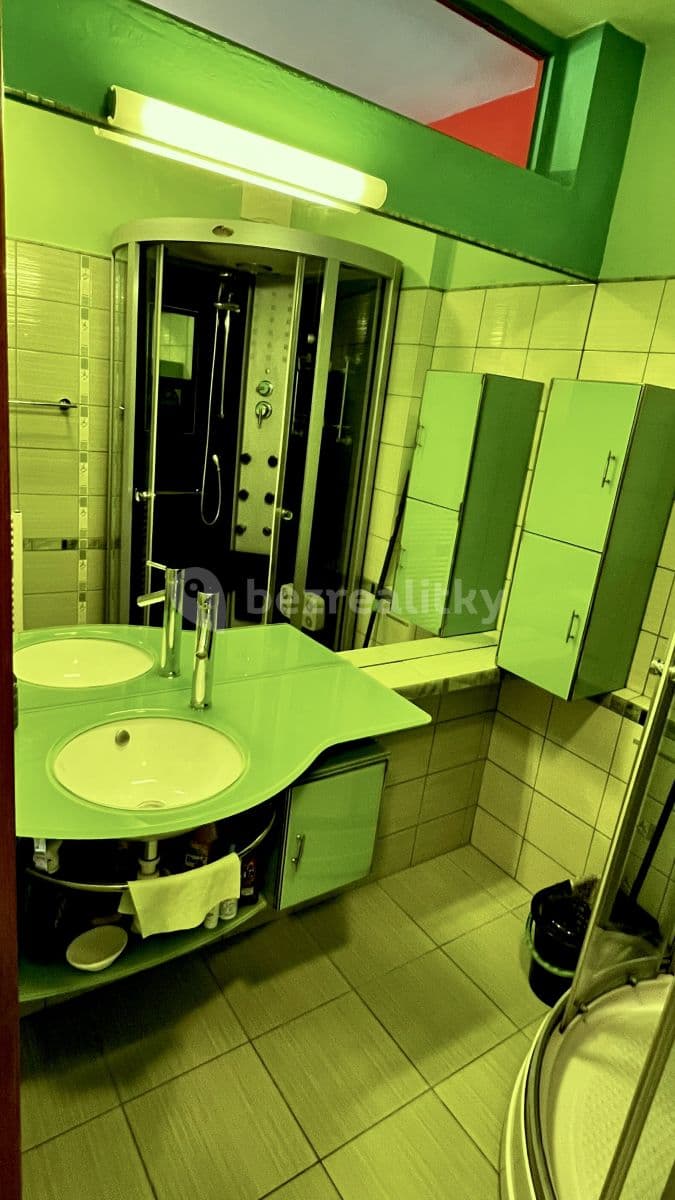 Prenájom bytu 1-izbový 38 m², Lužná, Petržalka, Bratislavský kraj Prenájom bytu 1-izbový 38 m², Lužná, Petržalka, Bratislavský kraj
