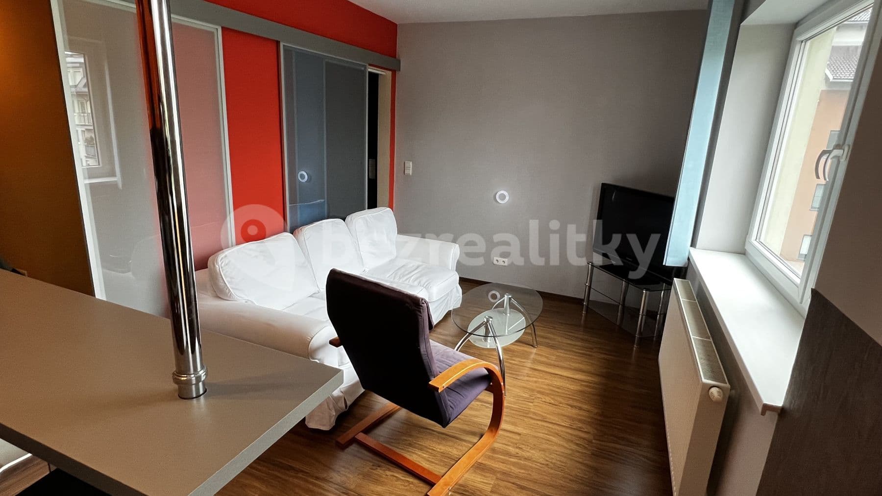 Prenájom bytu 1-izbový 38 m², Lužná, Petržalka, Bratislavský kraj Prenájom bytu 1-izbový 38 m², Lužná, Petržalka, Bratislavský kraj