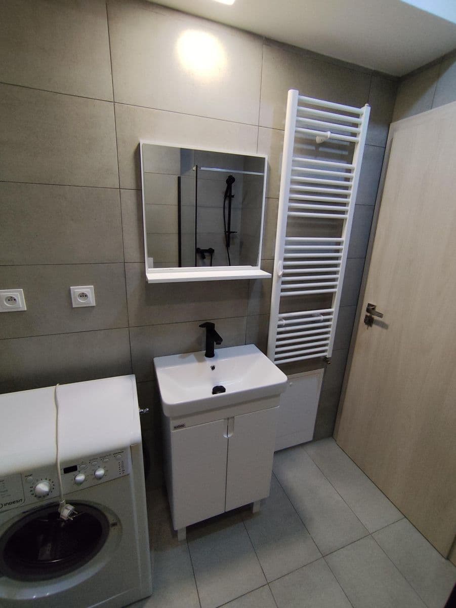 Prenájom bytu 1-izbový 30 m², Myslbekova, Brno, Jihomoravský kraj Prenájom bytu 1-izbový 30 m², Myslbekova, Brno, Jihomoravský kraj
