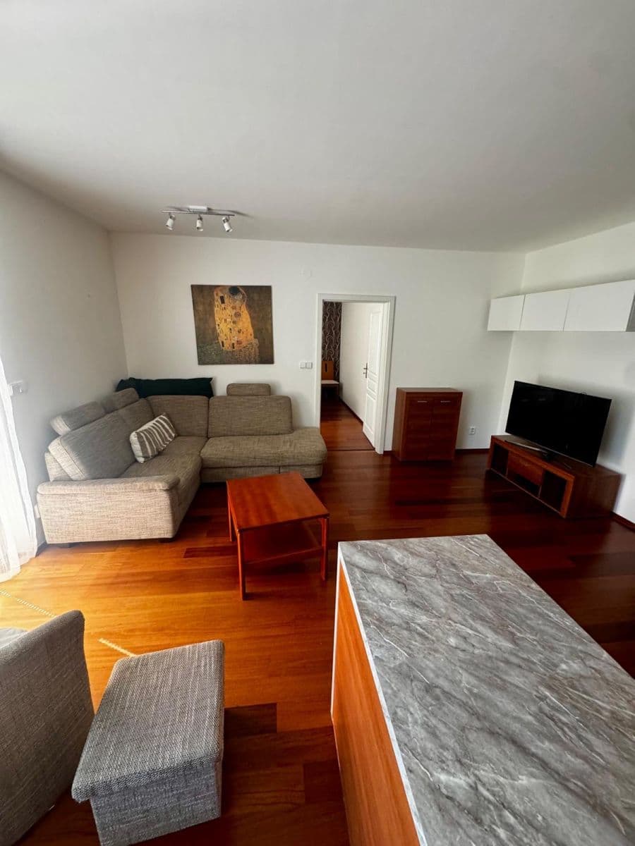 Prenájom bytu 3-izbový 65 m², Trojmezní, Šestajovice, Středočeský kraj Prenájom bytu 3-izbový 65 m², Trojmezní, Šestajovice, Středočeský kraj
