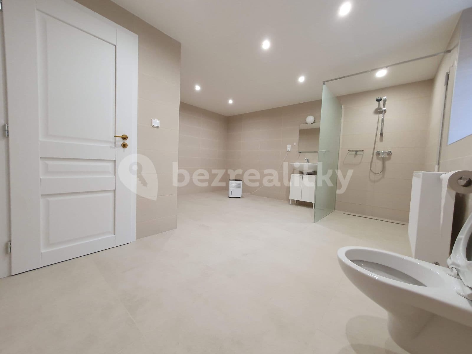 Prenájom bytu 2-izbový 76 m², Vochovská, Plzeň, Plzeňský kraj Prenájom bytu 2-izbový 76 m², Vochovská, Plzeň, Plzeňský kraj