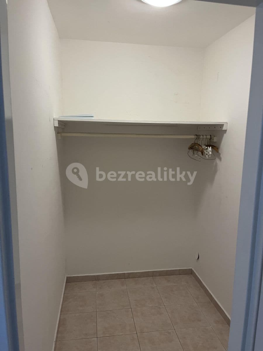 Prenájom bytu 1-izbový 41 m², Hnězdenská, Praha, Praha Prenájom bytu 1-izbový 41 m², Hnězdenská, Praha, Praha