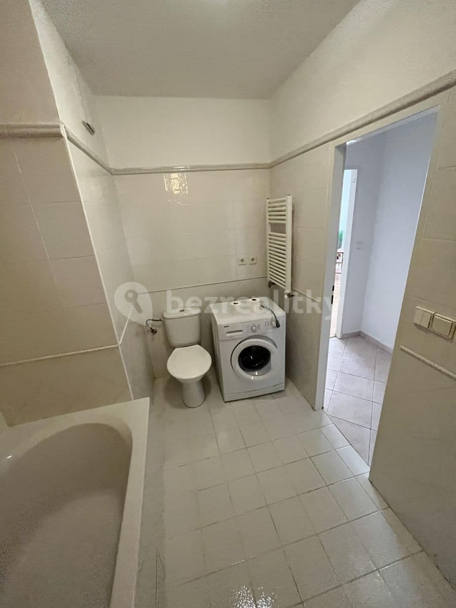 Prenájom bytu 1-izbový 41 m², Hnězdenská, Praha, Praha Prenájom bytu 1-izbový 41 m², Hnězdenská, Praha, Praha