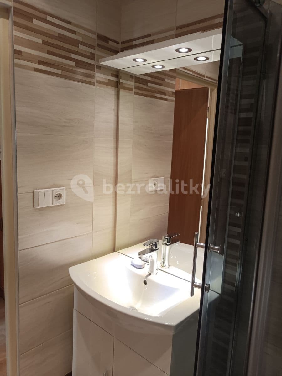 Prenájom bytu 3-izbový 55 m², Ostružinová, Praha, Praha Prenájom bytu 3-izbový 55 m², Ostružinová, Praha, Praha