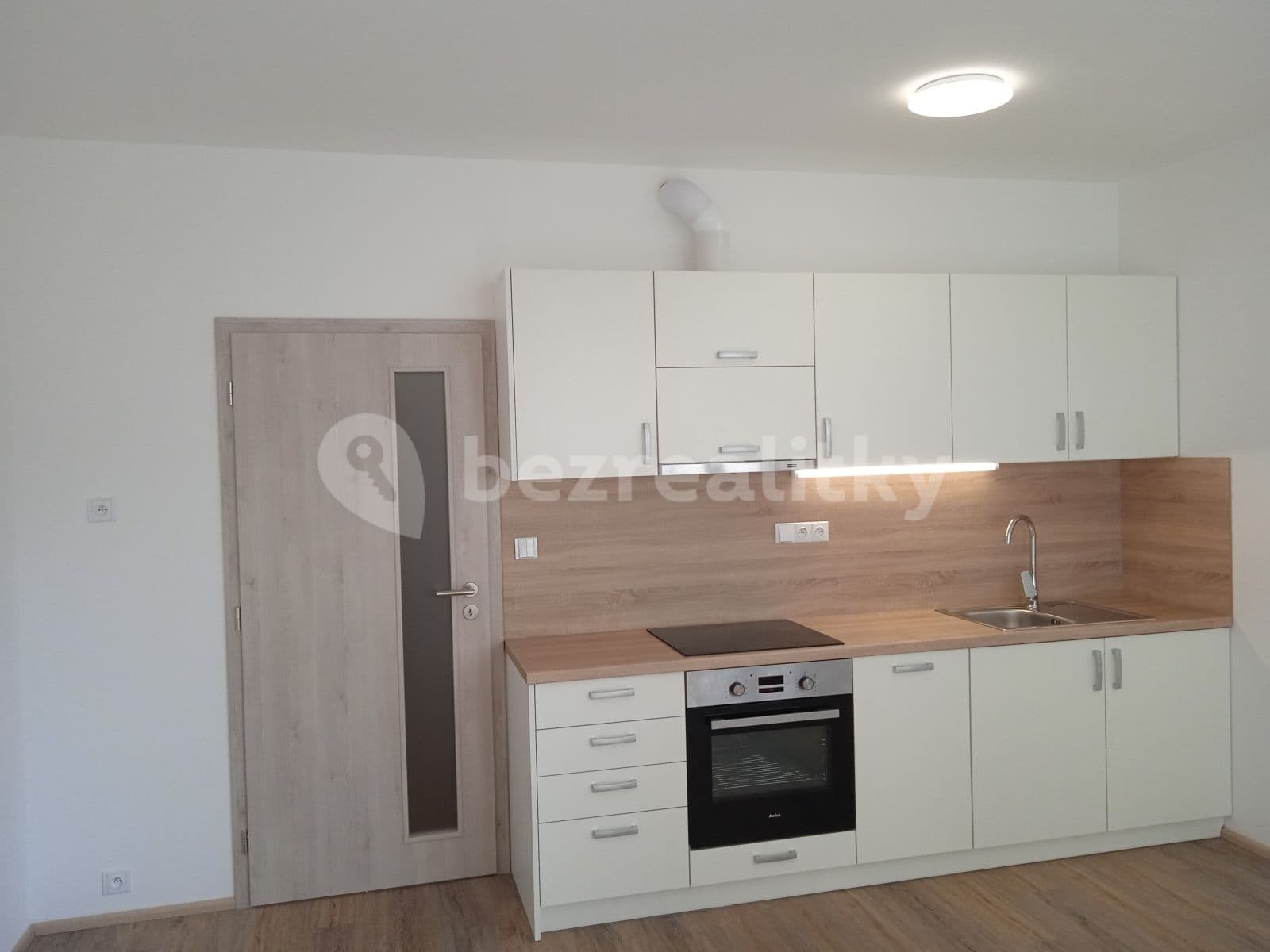 Prenájom bytu 1-izbový 32 m², Nerudova, Poděbrady, Středočeský kraj Prenájom bytu 1-izbový 32 m², Nerudova, Poděbrady, Středočeský kraj