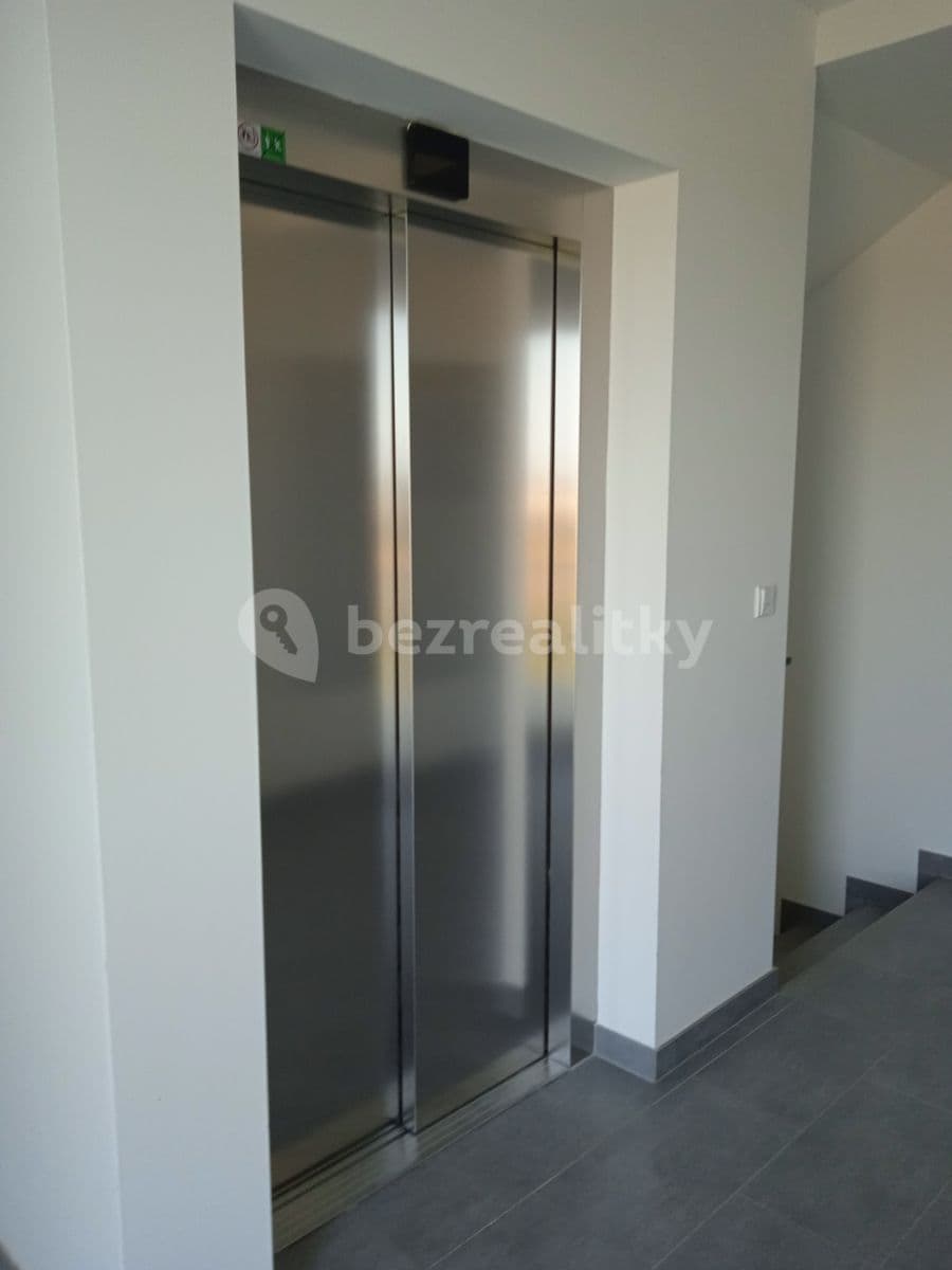 Prenájom bytu 1-izbový 32 m², Nerudova, Poděbrady, Středočeský kraj Prenájom bytu 1-izbový 32 m², Nerudova, Poděbrady, Středočeský kraj