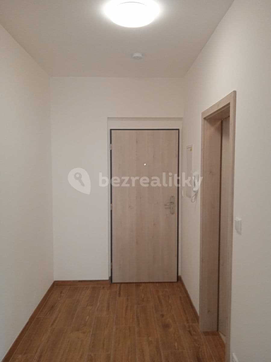 Prenájom bytu 1-izbový 32 m², Nerudova, Poděbrady, Středočeský kraj Prenájom bytu 1-izbový 32 m², Nerudova, Poděbrady, Středočeský kraj