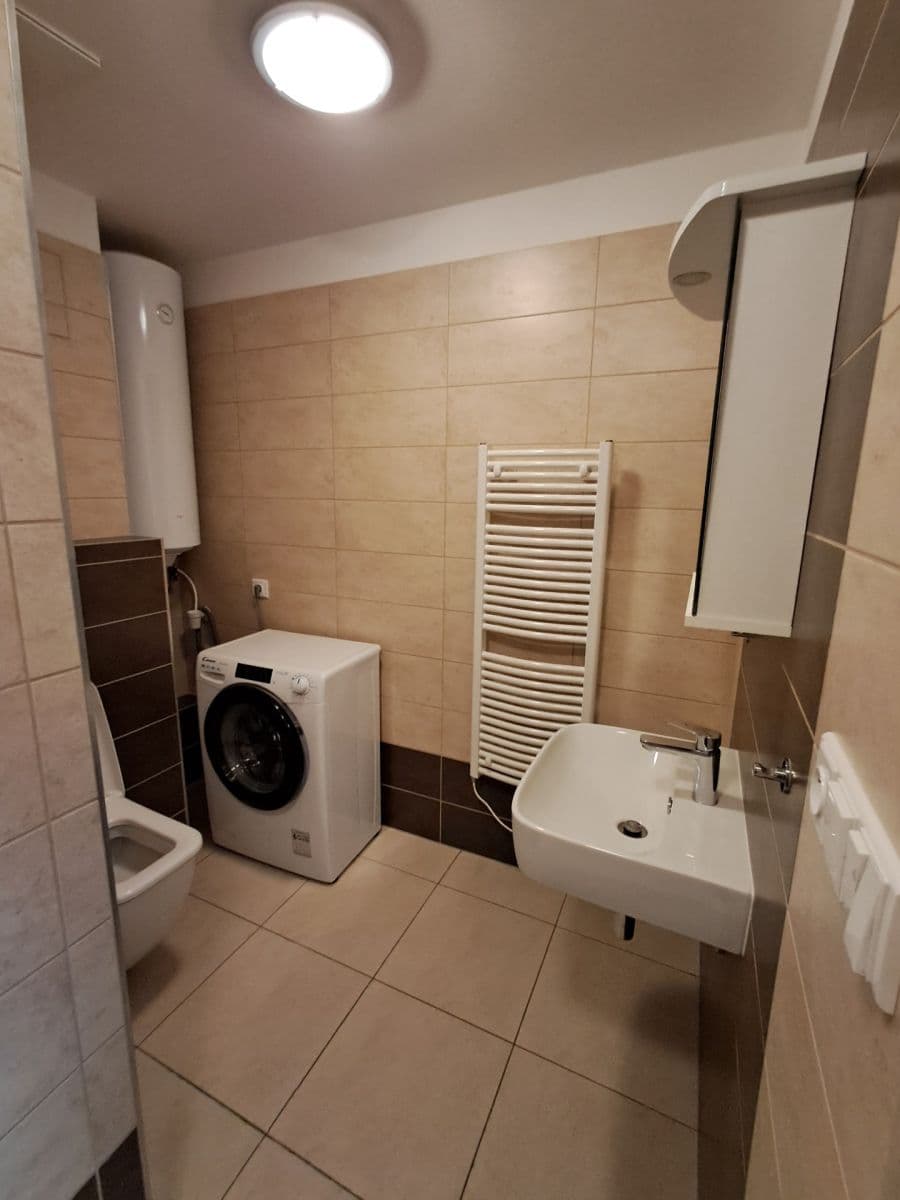 Prenájom bytu 1-izbový 32 m², Nerudova, Poděbrady, Středočeský kraj Prenájom bytu 1-izbový 32 m², Nerudova, Poděbrady, Středočeský kraj