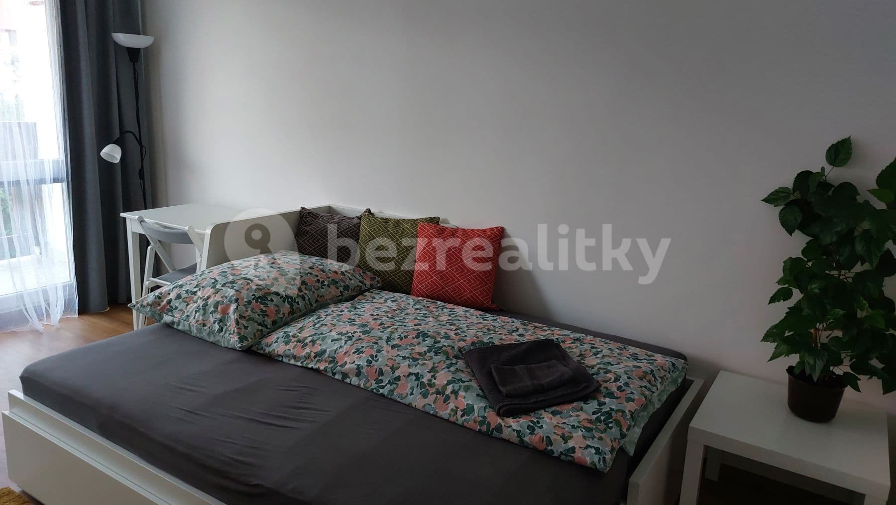 Prenájom bytu Garsoniéra 33 m², Děkanská vinice Ⅱ, Praha, Praha Prenájom bytu Garsoniéra 33 m², Děkanská vinice Ⅱ, Praha, Praha