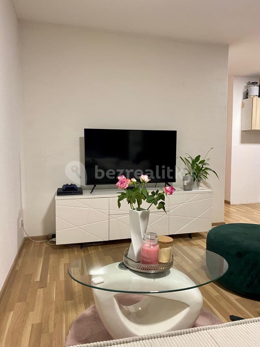 Prenájom bytu 3-izbový 54 m², Tehov, Středočeský kraj Prenájom bytu 3-izbový 54 m², Tehov, Středočeský kraj