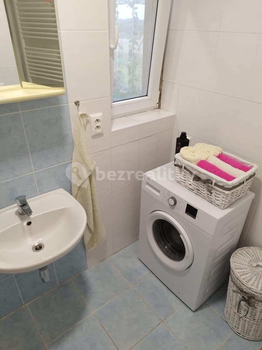 Prenájom bytu 3-izbový 54 m², Tehov, Středočeský kraj Prenájom bytu 3-izbový 54 m², Tehov, Středočeský kraj