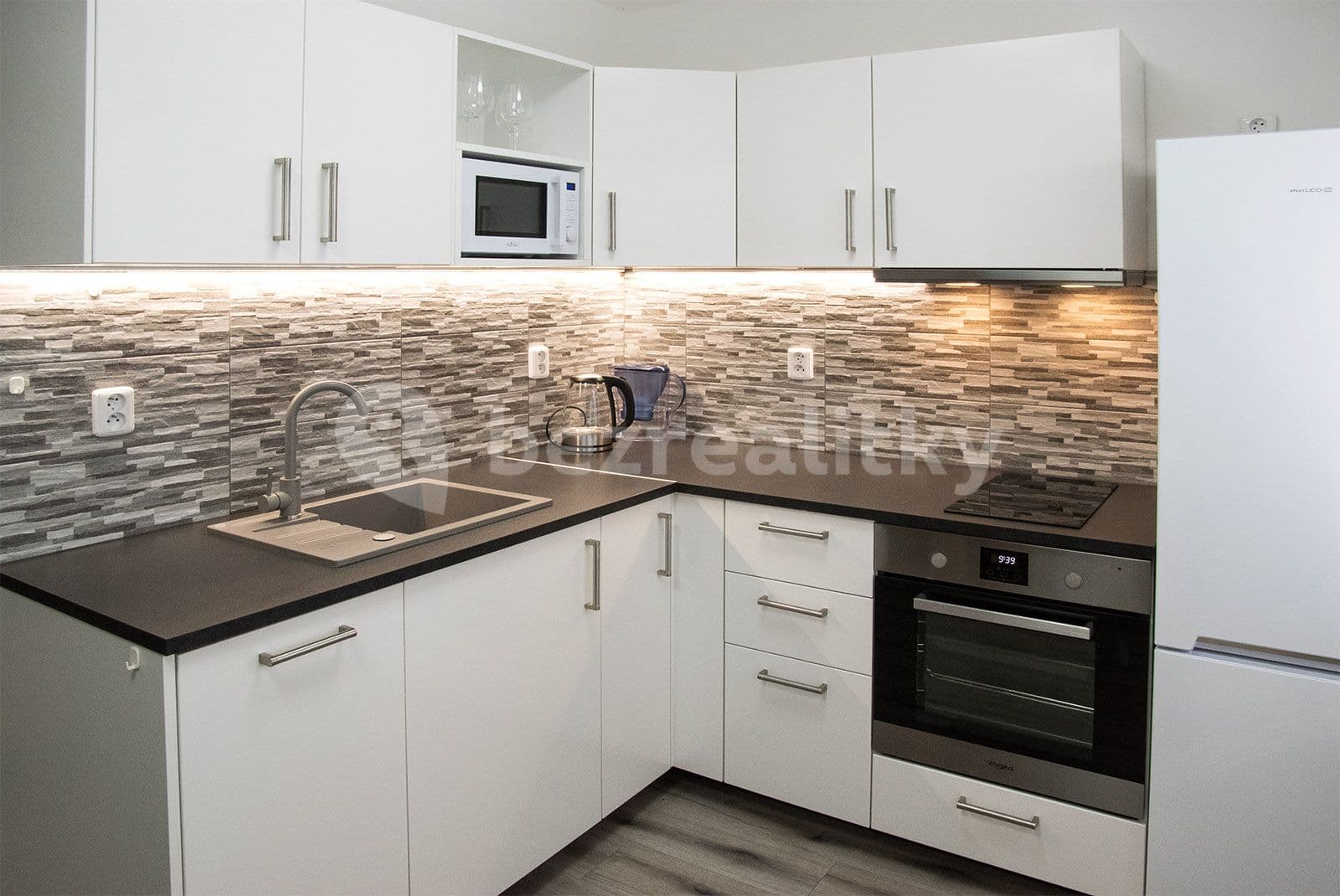 Prenájom bytu 2-izbový 45 m², Vrapická, Kladno, Středočeský kraj Prenájom bytu 2-izbový 45 m², Vrapická, Kladno, Středočeský kraj