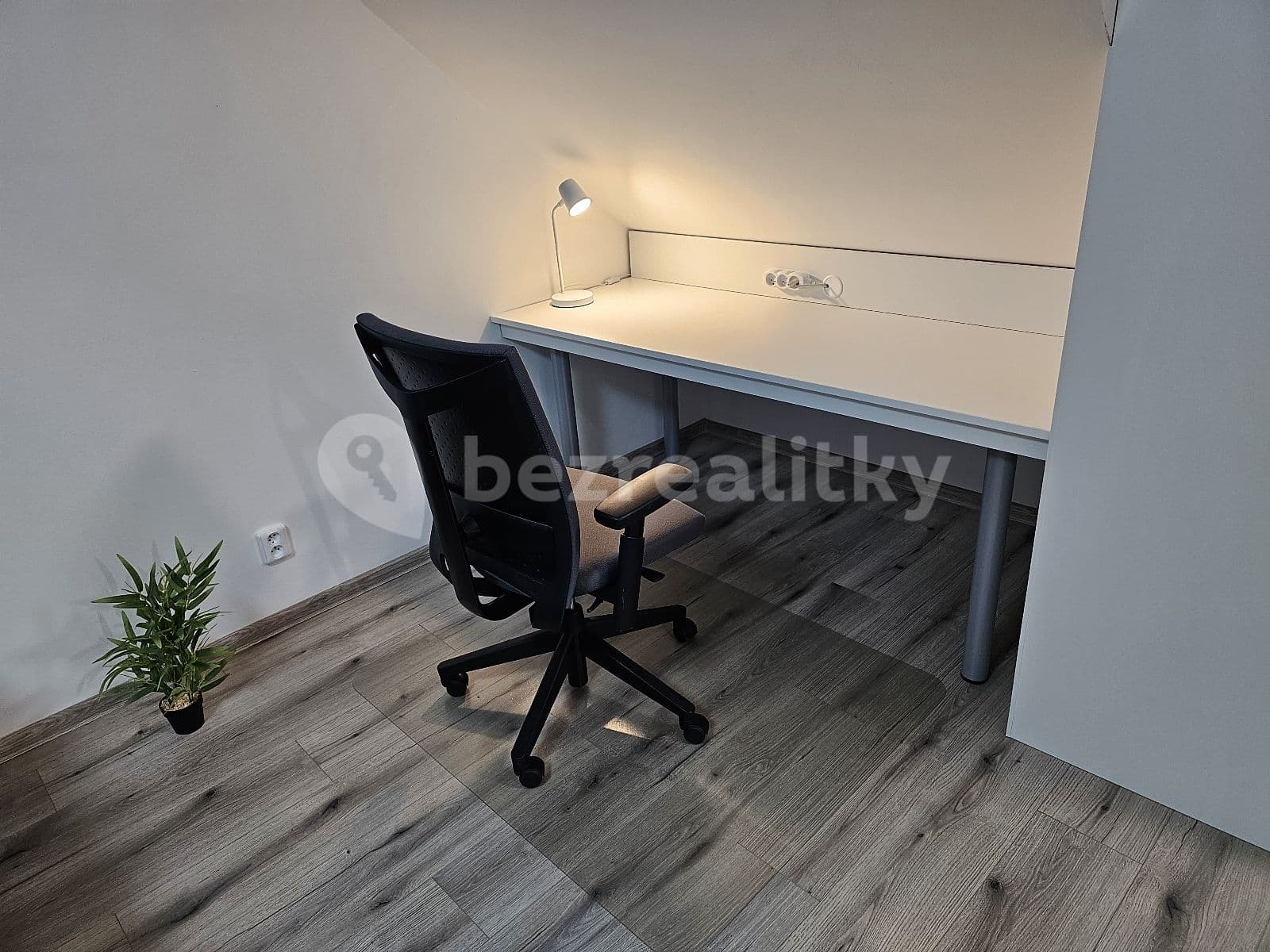 Prenájom bytu 2-izbový 45 m², Vrapická, Kladno, Středočeský kraj Prenájom bytu 2-izbový 45 m², Vrapická, Kladno, Středočeský kraj