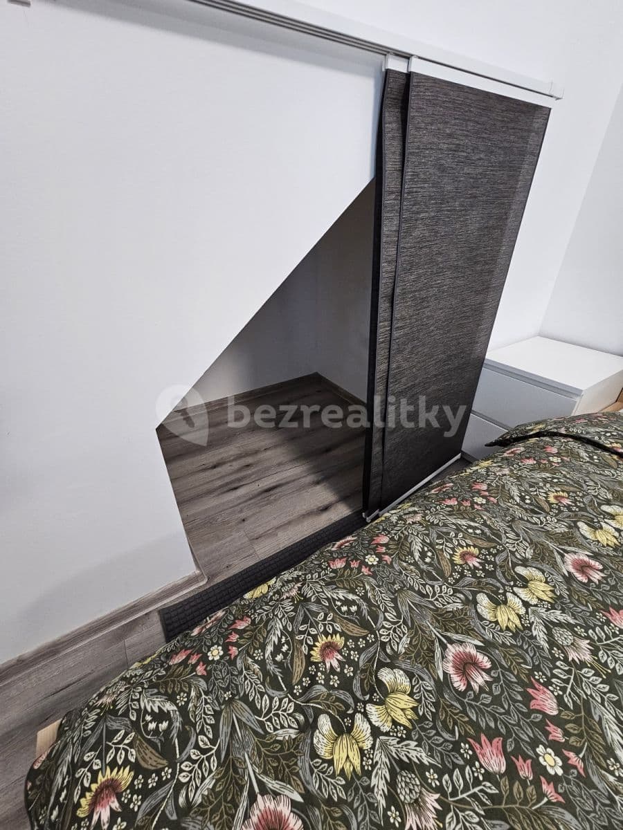 Prenájom bytu 2-izbový 45 m², Vrapická, Kladno, Středočeský kraj Prenájom bytu 2-izbový 45 m², Vrapická, Kladno, Středočeský kraj