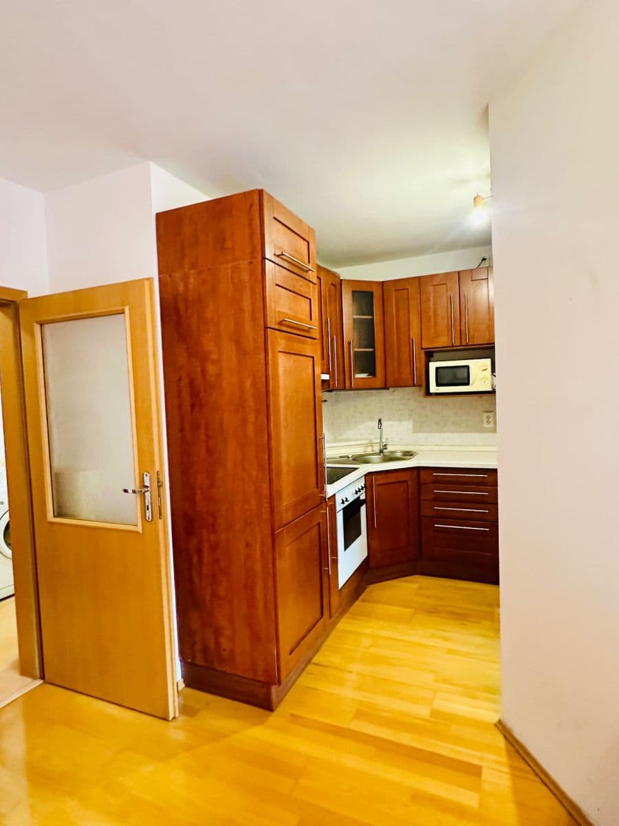 Prenájom bytu 2-izbový 33 m², Kovanecká, Praha, Praha Prenájom bytu 2-izbový 33 m², Kovanecká, Praha, Praha