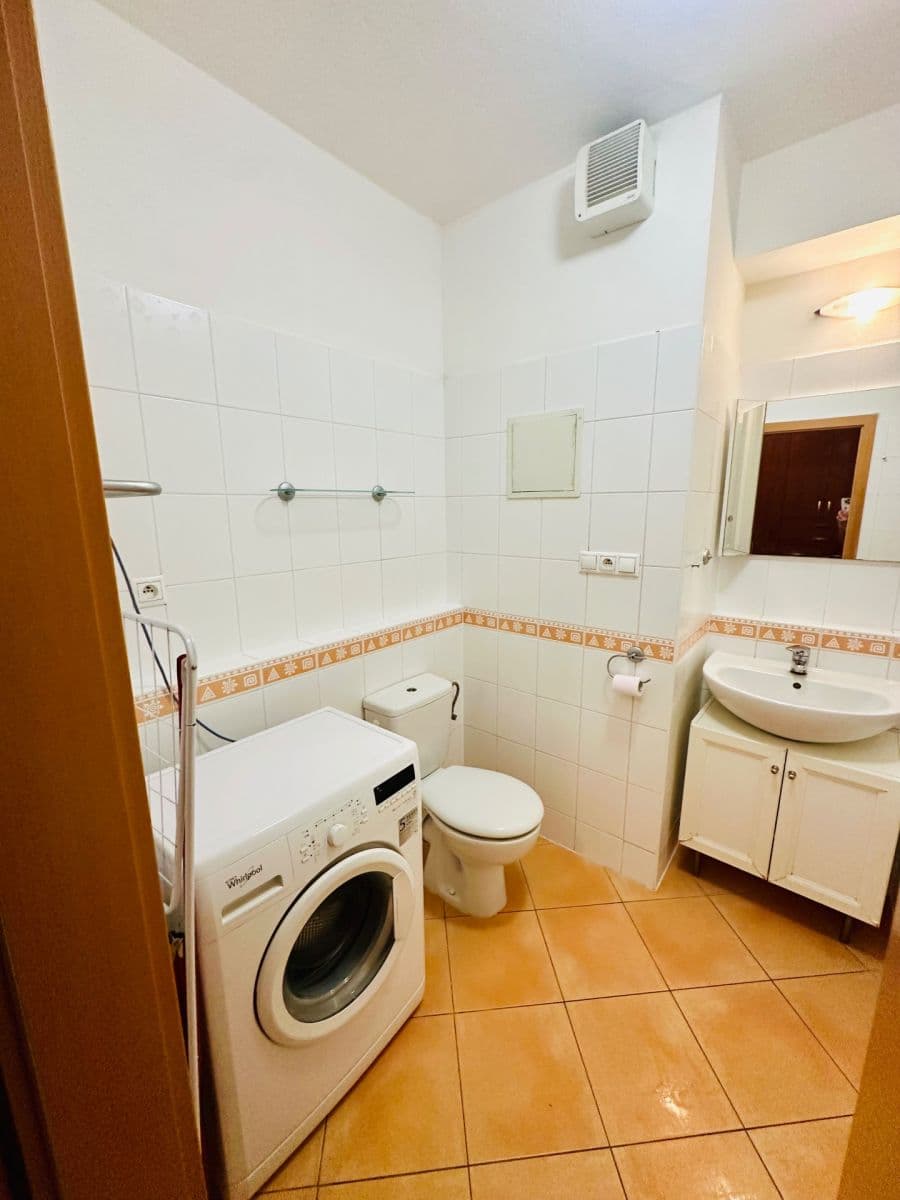 Prenájom bytu 2-izbový 33 m², Kovanecká, Praha, Praha Prenájom bytu 2-izbový 33 m², Kovanecká, Praha, Praha