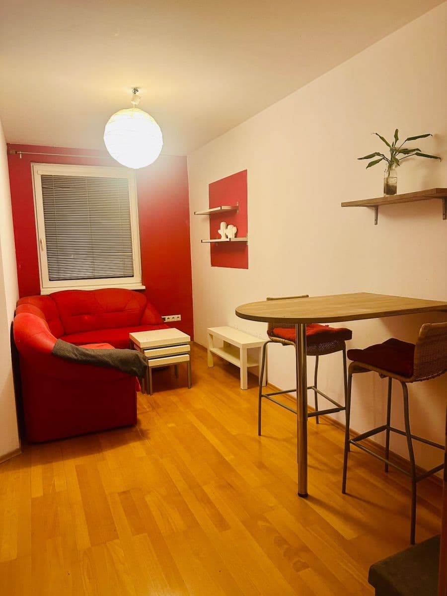 Prenájom bytu 2-izbový 33 m², Kovanecká, Praha, Praha Prenájom bytu 2-izbový 33 m², Kovanecká, Praha, Praha