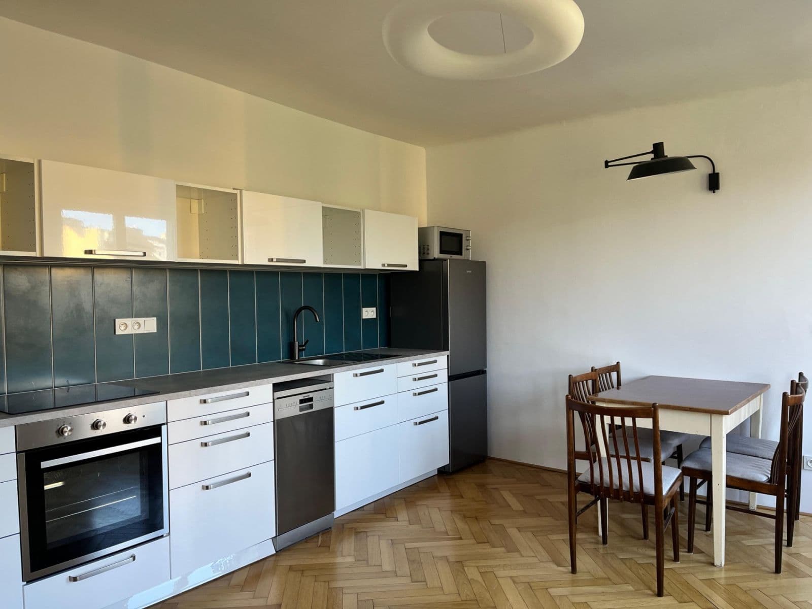 Prenájom bytu 3-izbový 74 m², Veletržní, Praha, Praha Prenájom bytu 3-izbový 74 m², Veletržní, Praha, Praha