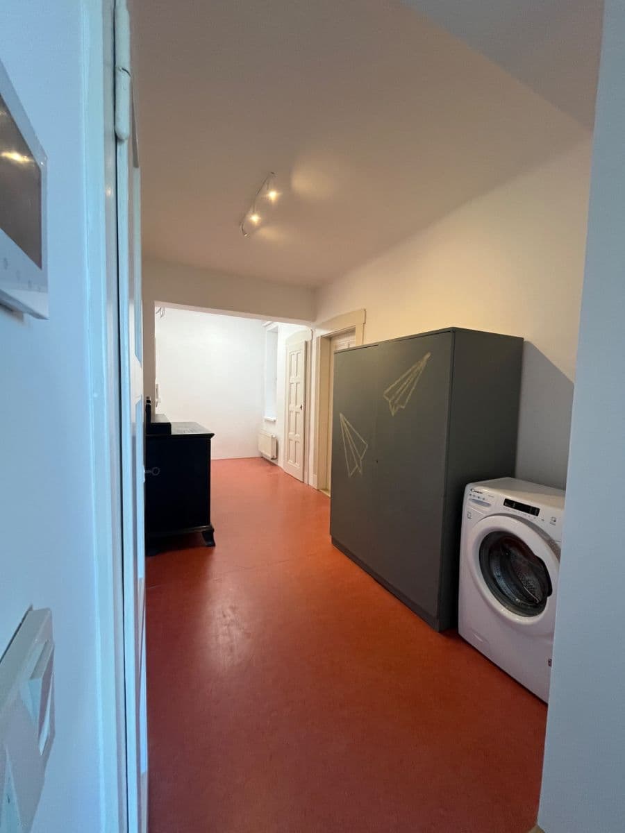 Prenájom bytu 3-izbový 74 m², Veletržní, Praha, Praha Prenájom bytu 3-izbový 74 m², Veletržní, Praha, Praha