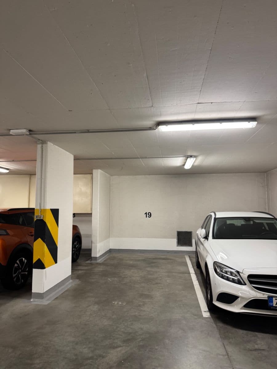 Prenájom garáže 12 m², Melodická, Praha, Praha Prenájom garáže 12 m², Melodická, Praha, Praha