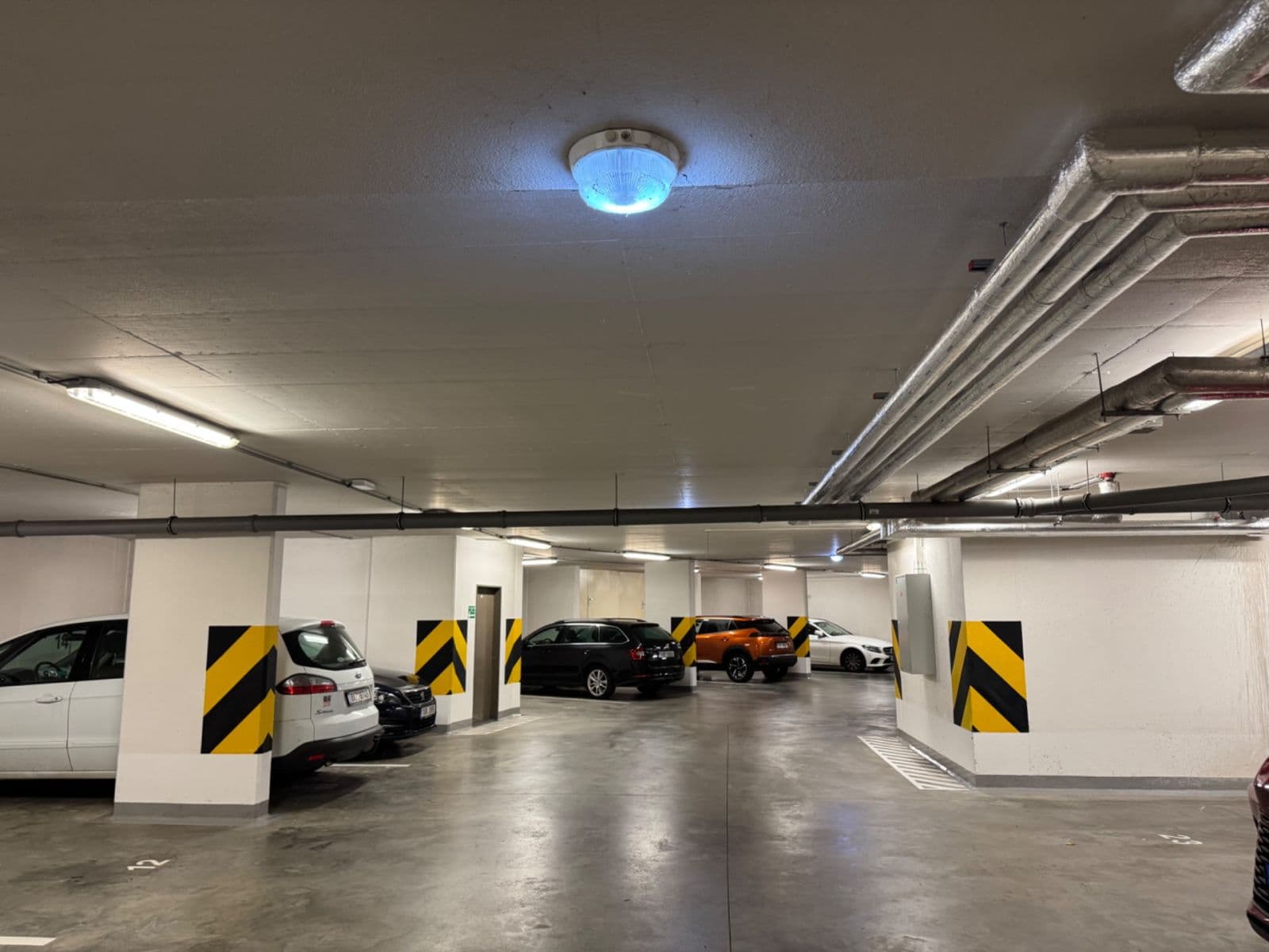 Prenájom garáže 12 m², Melodická, Praha, Praha Prenájom garáže 12 m², Melodická, Praha, Praha