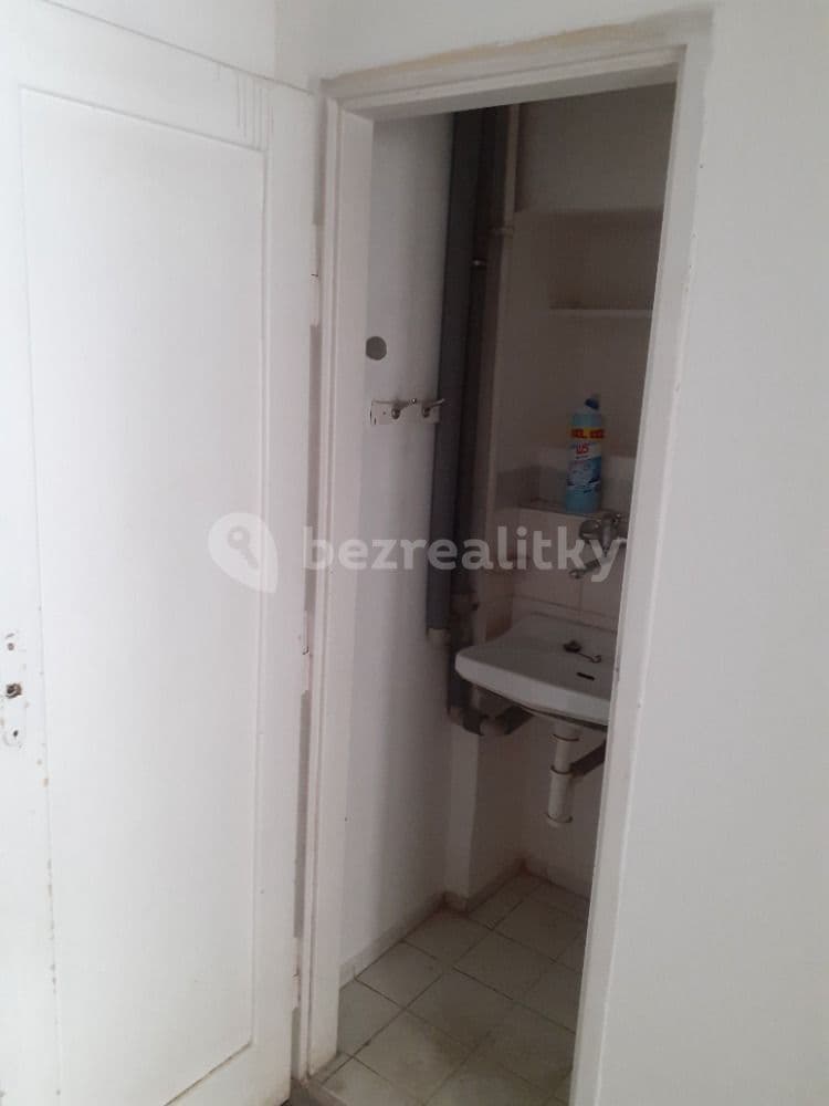 Prenájom nebytového priestoru 50 m², Hollarovo náměstí, Praha, Praha Prenájom nebytového priestoru 50 m², Hollarovo náměstí, Praha, Praha