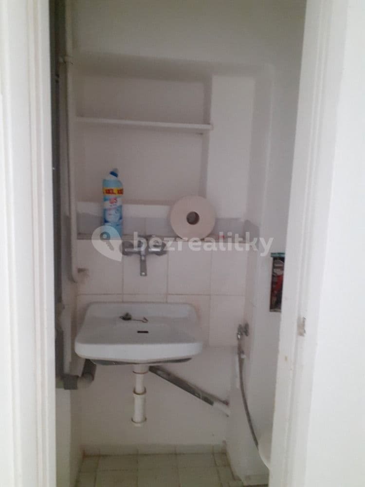Prenájom nebytového priestoru 50 m², Hollarovo náměstí, Praha, Praha Prenájom nebytového priestoru 50 m², Hollarovo náměstí, Praha, Praha
